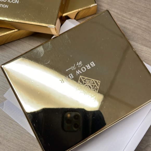 Last one ! Brow bar makeover kit By Brow bar 🔥🔥 nwt - Picture 3 of 4